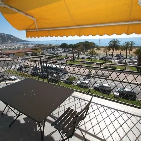 Beau 3p Moderne Face Mer Avec Grande Terrasse D'angle